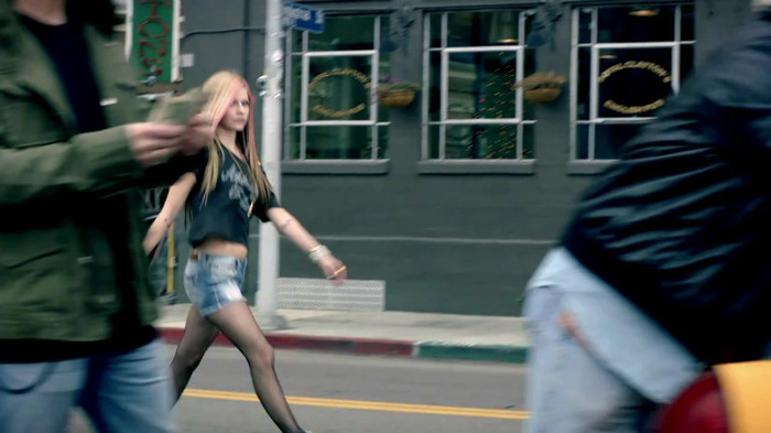 Avril Lavigne - What The Hell_youtube_original 0699