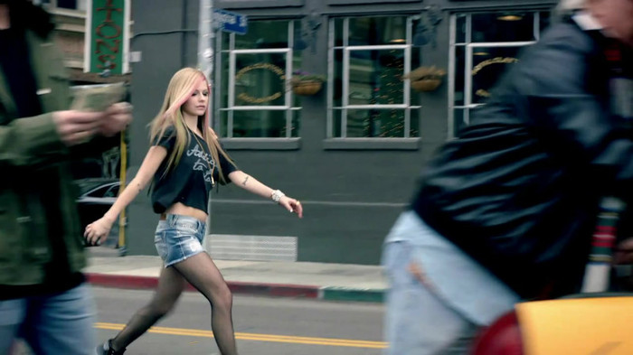 Avril Lavigne - What The Hell_youtube_original 0700