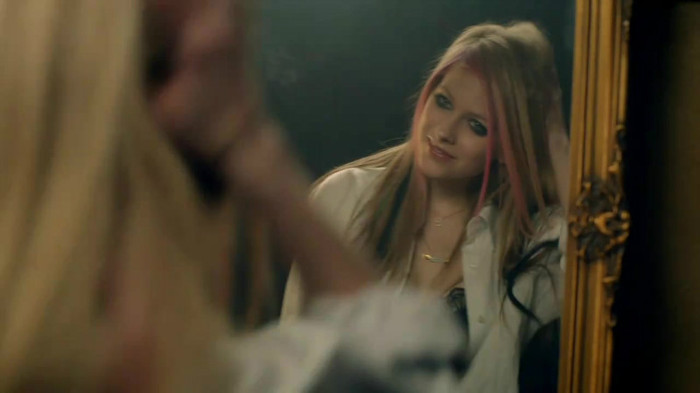 Avril Lavigne - What The Hell_youtube_original 0494