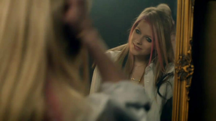 Avril Lavigne - What The Hell_youtube_original 0495