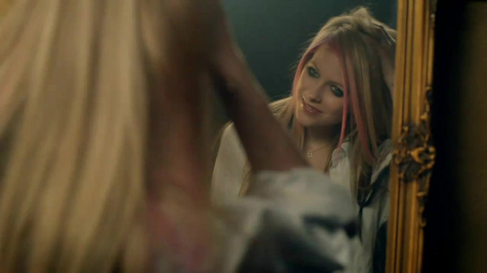 Avril Lavigne - What The Hell_youtube_original 0496