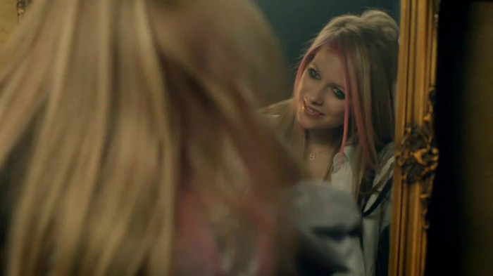Avril Lavigne - What The Hell_youtube_original 0497