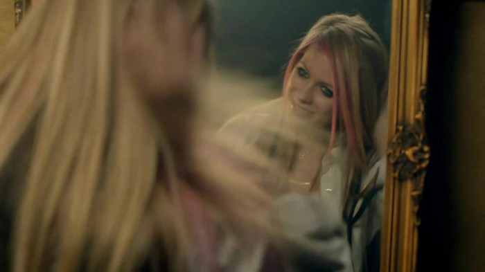 Avril Lavigne - What The Hell_youtube_original 0498
