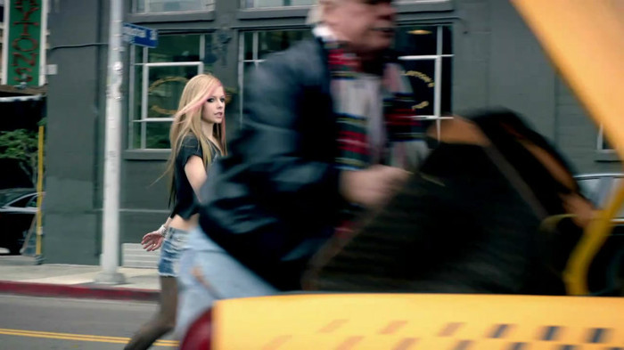 Avril Lavigne - What The Hell_youtube_original 0705