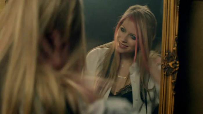 Avril Lavigne - What The Hell_youtube_original 0499