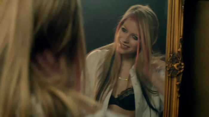 Avril Lavigne - What The Hell_youtube_original 0500