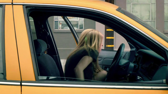 Avril Lavigne - What The Hell_youtube_original 0712