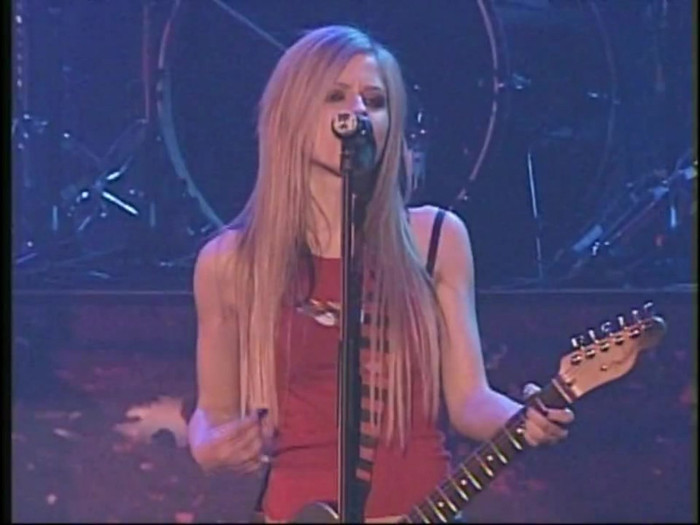 Bonez Tour Documentary [HD] Part2 - Avril Lavigne 1006