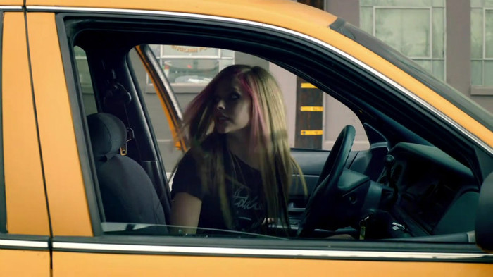 Avril Lavigne - What The Hell_youtube_original 0720