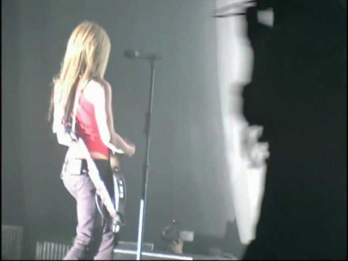Bonez Tour Documentary [HD] Part2 - Avril Lavigne 0543