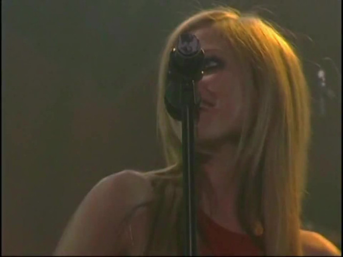 Bonez Tour Documentary [HD] Part2 - Avril Lavigne 2009 - Avril - Lavigne - 2008 - Bonez - Tour - Documentary - oo5