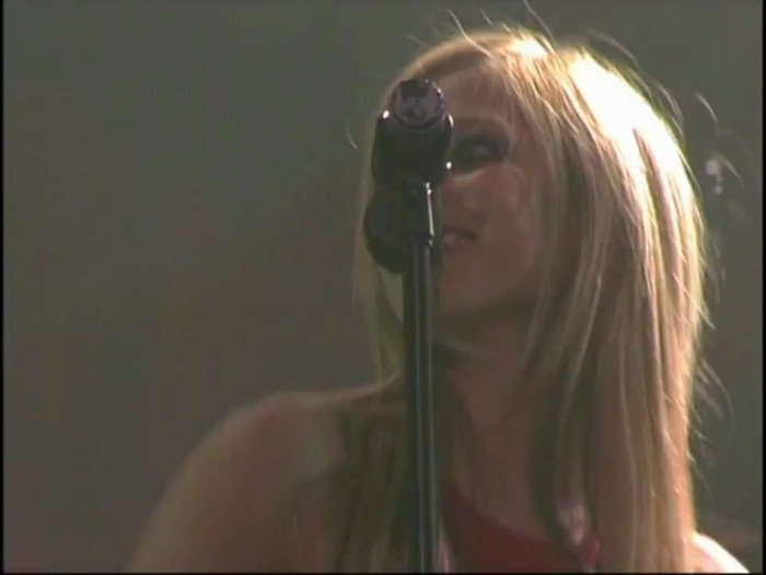 Bonez Tour Documentary [HD] Part2 - Avril Lavigne 2011 - Avril - Lavigne - 2008 - Bonez - Tour - Documentary - oo5