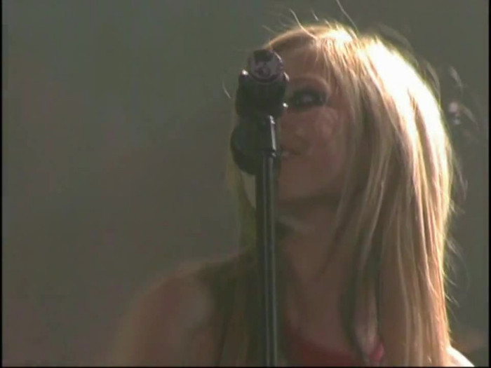 Bonez Tour Documentary [HD] Part2 - Avril Lavigne 2012 - Avril - Lavigne - 2008 - Bonez - Tour - Documentary - oo5