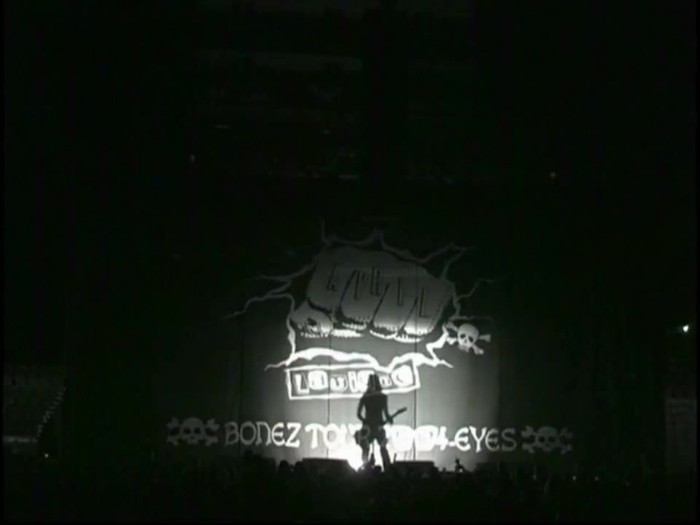Bonez Tour Documentary [HD] Part2 - Avril Lavigne 0552