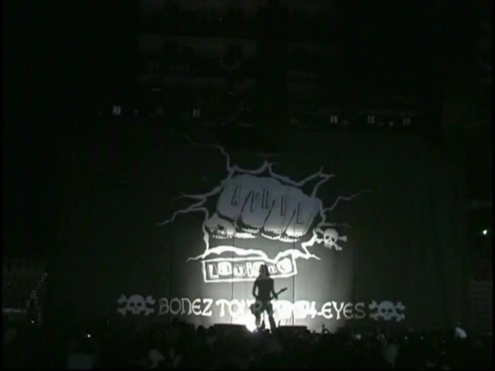 Bonez Tour Documentary [HD] Part2 - Avril Lavigne 0554