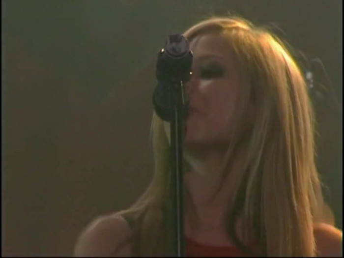 Bonez Tour Documentary [HD] Part2 - Avril Lavigne 2020 - Avril - Lavigne - 2008 - Bonez - Tour - Documentary - oo5