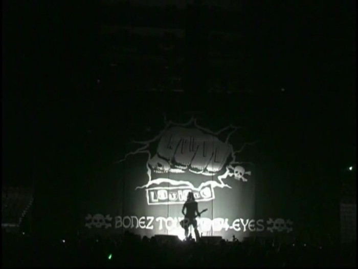 Bonez Tour Documentary [HD] Part2 - Avril Lavigne 0559 - Avril - Lavigne - 2008 - Bonez - Tour - Documentary - oo2