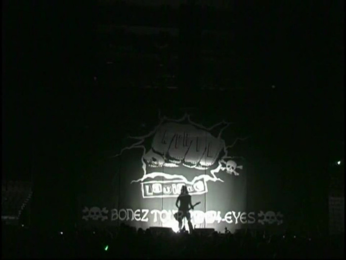 Bonez Tour Documentary [HD] Part2 - Avril Lavigne 0560