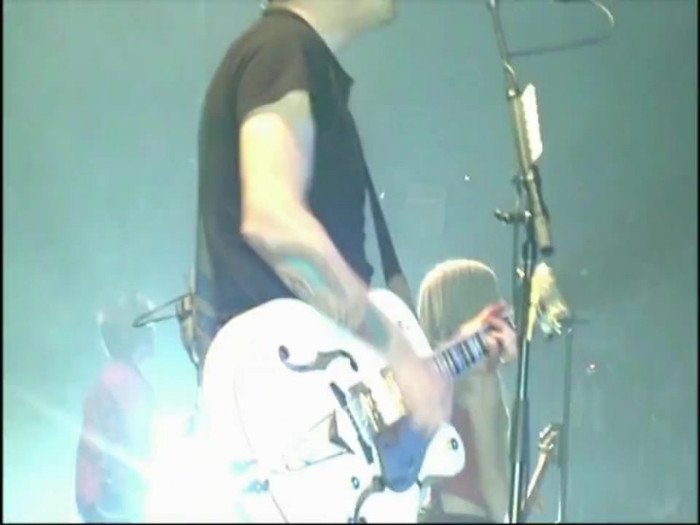 Bonez Tour Documentary [HD] Part2 - Avril Lavigne 1044