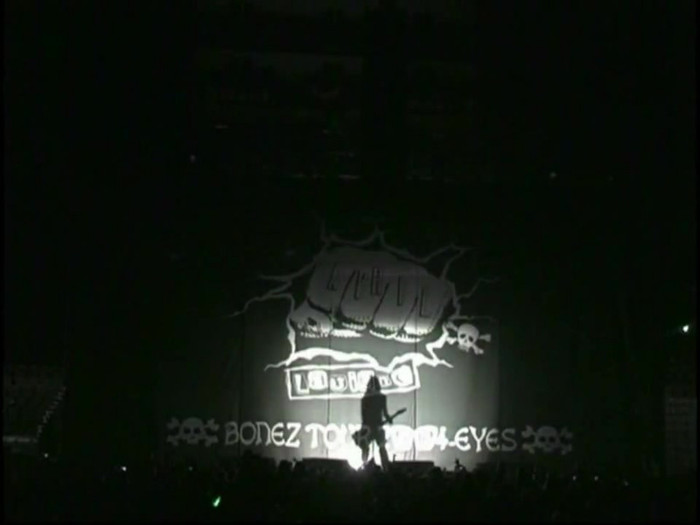 Bonez Tour Documentary [HD] Part2 - Avril Lavigne 0563 - Avril - Lavigne - 2008 - Bonez - Tour - Documentary - oo2