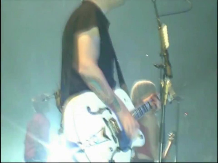 Bonez Tour Documentary [HD] Part2 - Avril Lavigne 1045