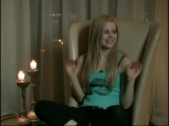 Bonez Tour Documentary [HD] Part2 - Avril Lavigne 0089