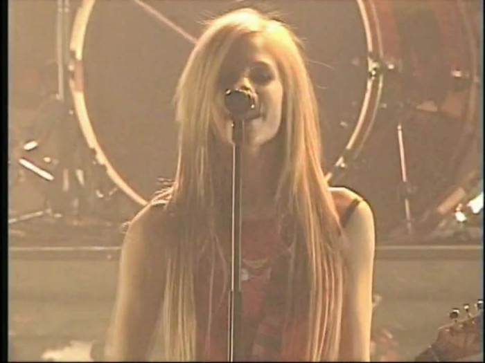 Bonez Tour Documentary [HD] Part2 - Avril Lavigne 1054 - Avril - Lavigne - 2008 - Bonez - Tour - Documentary - oo3