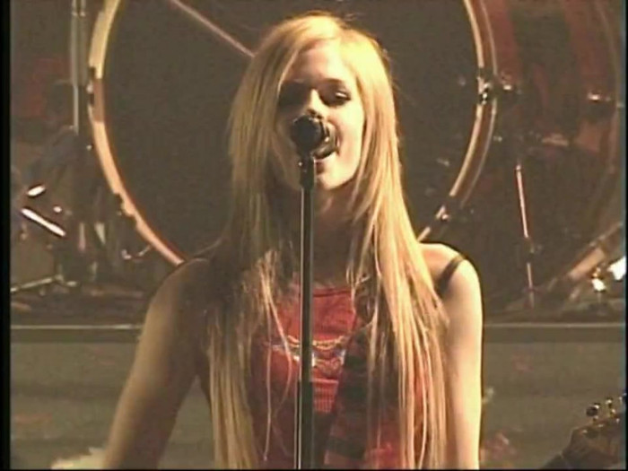 Bonez Tour Documentary [HD] Part2 - Avril Lavigne 1056 - Avril - Lavigne - 2008 - Bonez - Tour - Documentary - oo3