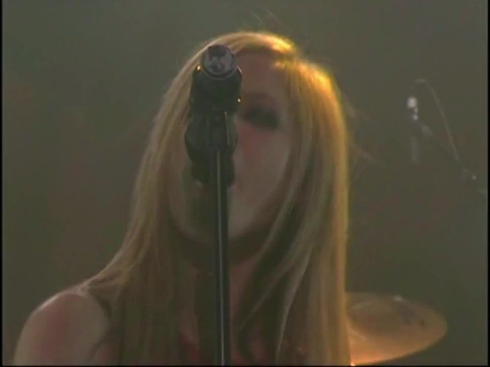 Bonez Tour Documentary [HD] Part2 - Avril Lavigne 2040