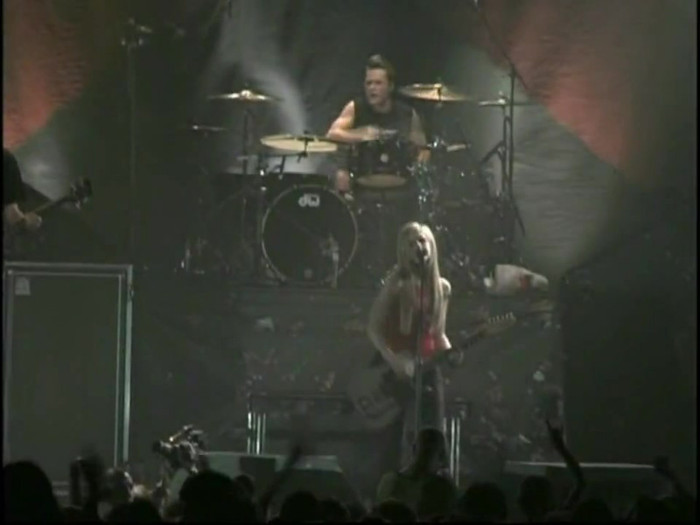 Bonez Tour Documentary [HD] Part2 - Avril Lavigne 2066 - Avril - Lavigne - 2008 - Bonez - Tour - Documentary - oo5