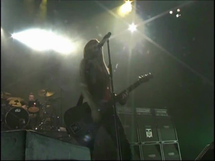 Bonez Tour Documentary [HD] Part2 - Avril Lavigne 1076