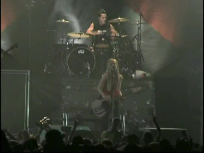 Bonez Tour Documentary [HD] Part2 - Avril Lavigne 2073