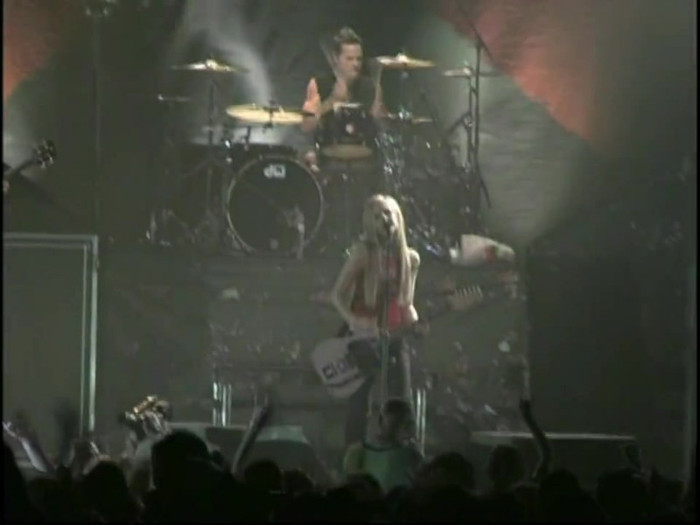 Bonez Tour Documentary [HD] Part2 - Avril Lavigne 2075 - Avril - Lavigne - 2008 - Bonez - Tour - Documentary - oo5