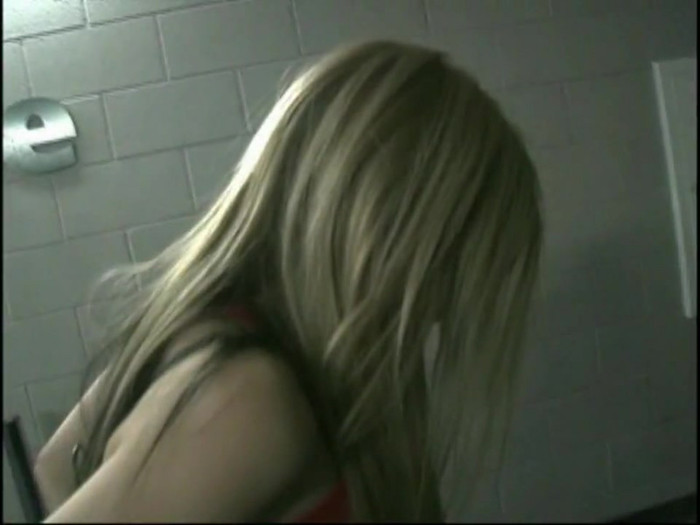 Bonez Tour Documentary [HD] Part2 - Avril Lavigne 0122 - Avril - Lavigne - 2008 - Bonez - Tour - Documentary - oo1