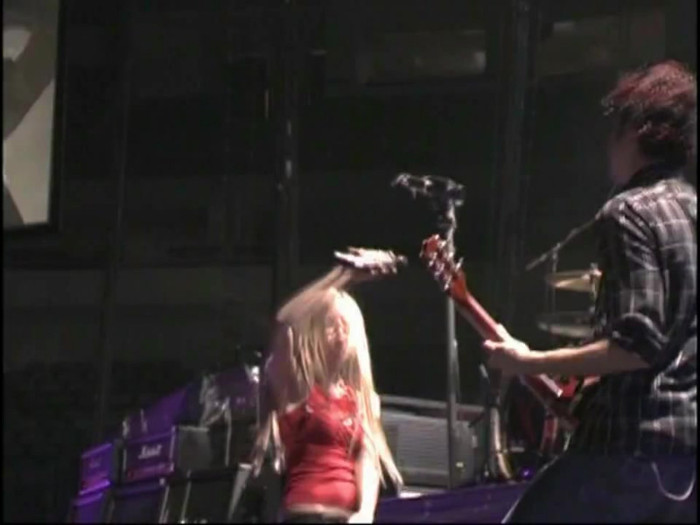 Bonez Tour Documentary [HD] Part2 - Avril Lavigne 1087 - Avril - Lavigne - 2008 - Bonez - Tour - Documentary - oo3