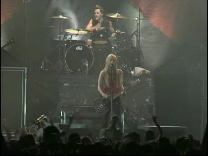 Bonez Tour Documentary [HD] Part2 - Avril Lavigne 2081