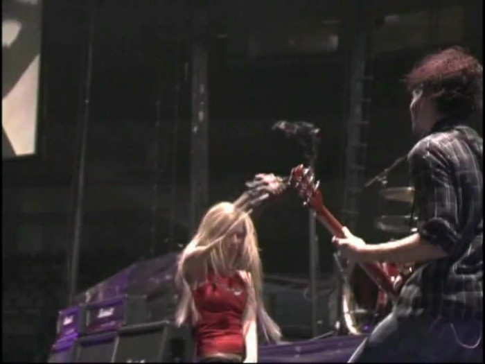 Bonez Tour Documentary [HD] Part2 - Avril Lavigne 1089 - Avril - Lavigne - 2008 - Bonez - Tour - Documentary - oo3