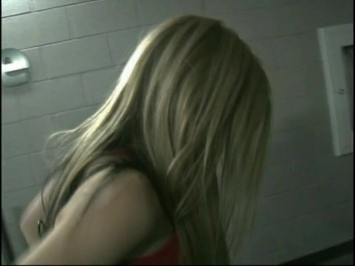 Bonez Tour Documentary [HD] Part2 - Avril Lavigne 0125