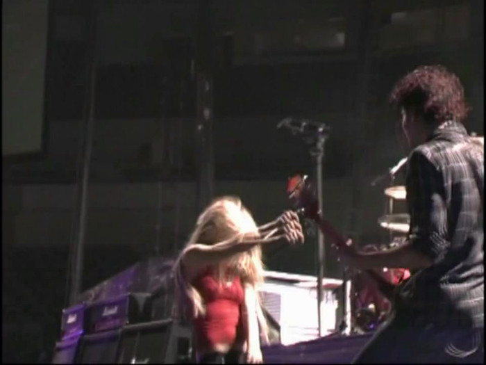 Bonez Tour Documentary [HD] Part2 - Avril Lavigne 1092 - Avril - Lavigne - 2008 - Bonez - Tour - Documentary - oo3