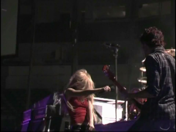 Bonez Tour Documentary [HD] Part2 - Avril Lavigne 1094 - Avril - Lavigne - 2008 - Bonez - Tour - Documentary - oo3