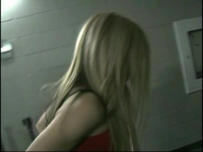Bonez Tour Documentary [HD] Part2 - Avril Lavigne 0134 - Avril - Lavigne - 2008 - Bonez - Tour - Documentary - oo1