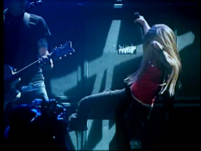 Bonez Tour Documentary [HD] Part2 - Avril Lavigne 2562 - Avril - Lavigne - 2008 - Bonez - Tour - Documentary - oo6