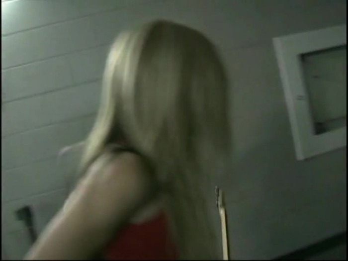 Bonez Tour Documentary [HD] Part2 - Avril Lavigne 0137