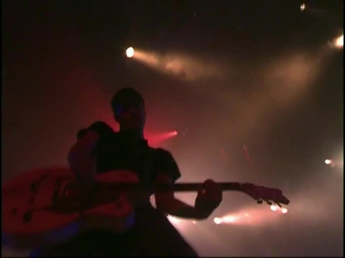 Bonez Tour Documentary [HD] Part2 - Avril Lavigne 1593 - Avril - Lavigne - 2008 - Bonez - Tour - Documentary - oo4