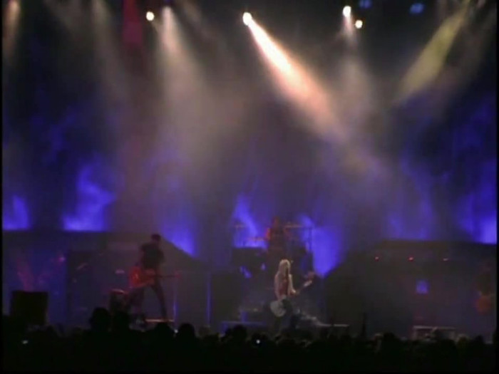 Bonez Tour Documentary [HD] Part2 - Avril Lavigne 1604 - Avril - Lavigne - 2008 - Bonez - Tour - Documentary - oo4
