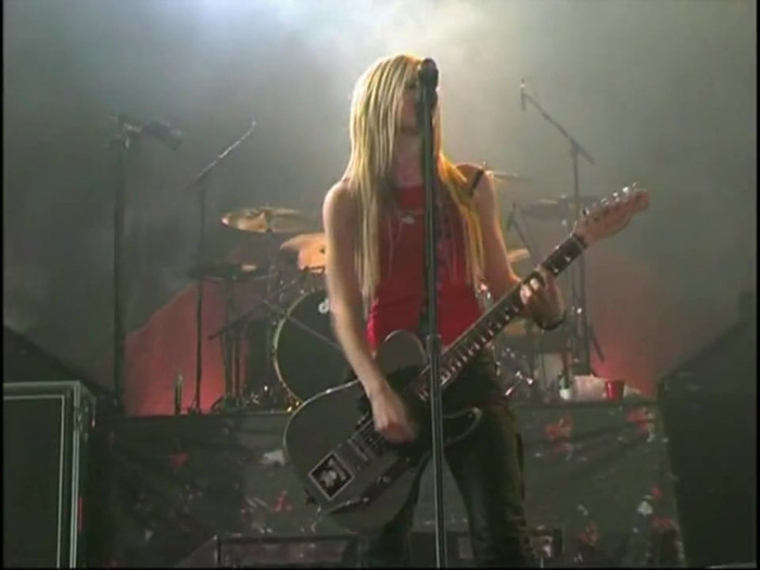Bonez Tour Documentary [HD] Part2 - Avril Lavigne 1124 - Avril - Lavigne - 2008 - Bonez - Tour - Documentary - oo3