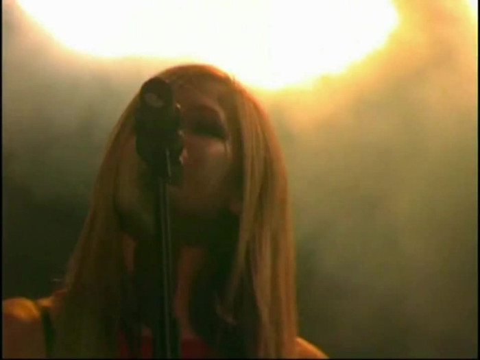 Bonez Tour Documentary [HD] Part2 - Avril Lavigne 2123 - Avril - Lavigne - 2008 - Bonez - Tour - Documentary - oo5