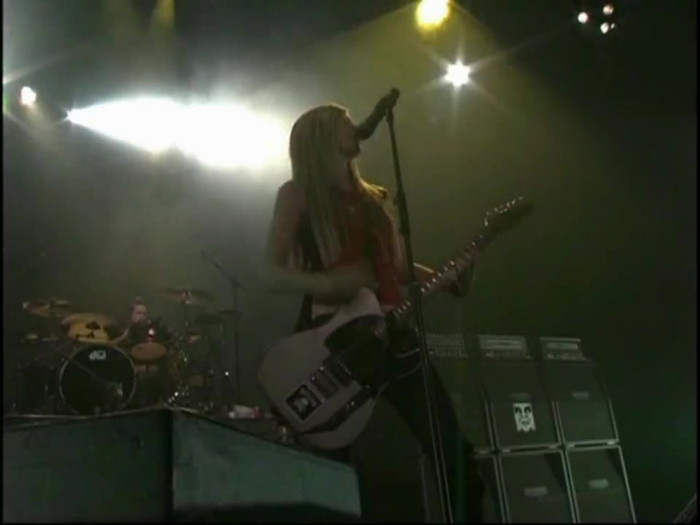 Bonez Tour Documentary [HD] Part2 - Avril Lavigne 1127 - Avril - Lavigne - 2008 - Bonez - Tour - Documentary - oo3
