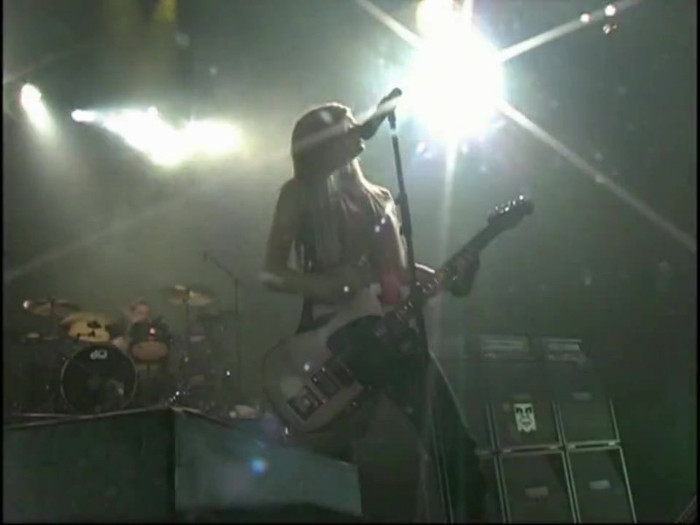 Bonez Tour Documentary [HD] Part2 - Avril Lavigne 1129 - Avril - Lavigne - 2008 - Bonez - Tour - Documentary - oo3