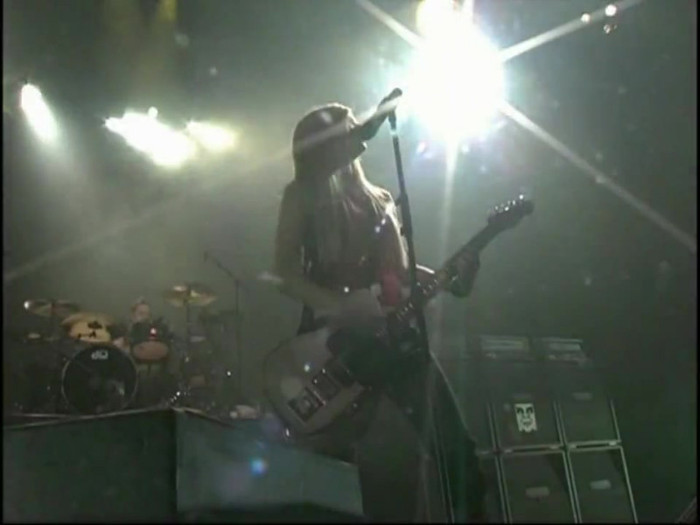 Bonez Tour Documentary [HD] Part2 - Avril Lavigne 1130 - Avril - Lavigne - 2008 - Bonez - Tour - Documentary - oo3